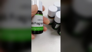 Dầu thơm cỏ Vetiver và hoa oải hương tốt nhất để làm nến